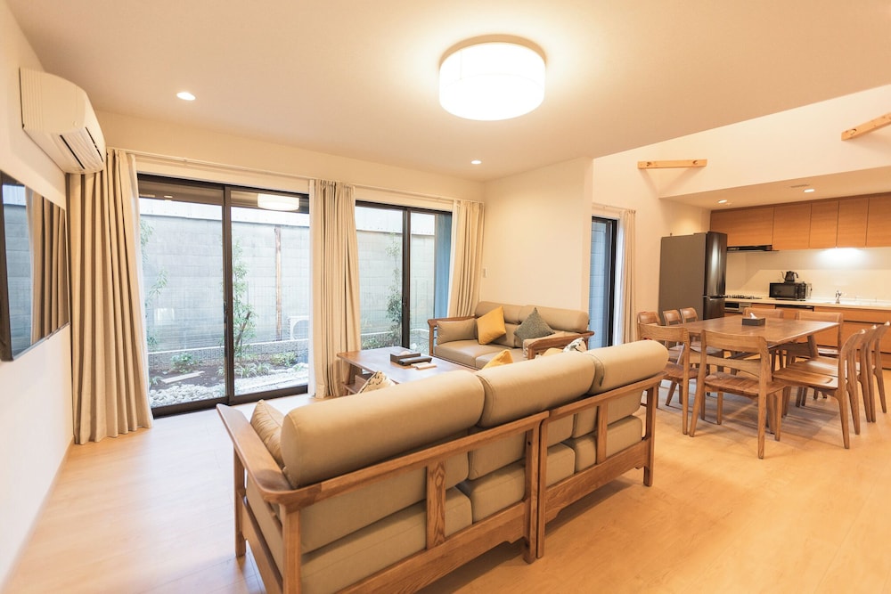 デラックス ヴィラ コートヤードビュー リビングルーム2 | b&FLAT-Hanazono