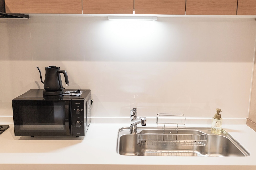 デラックス ヴィラ コートヤードビュー 専用キッチン1 | b&FLAT-Hanazono