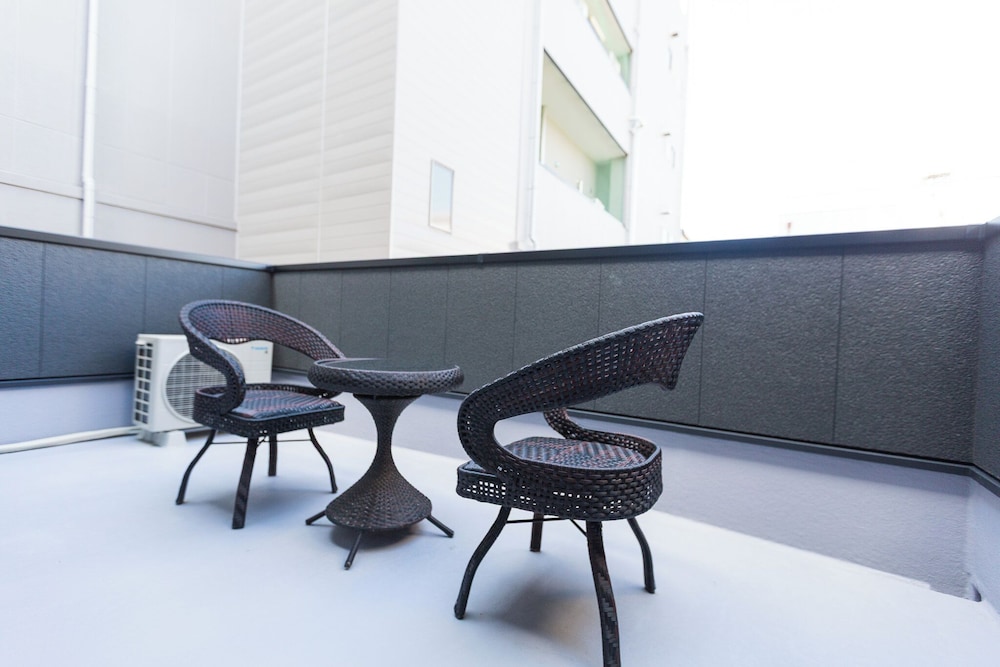 デラックス ヴィラ コートヤードビュー テラス / パティオ1 | b&FLAT-Hanazono