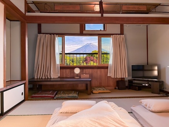 かにと和牛 富士山亭.
