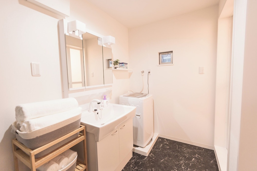 デラックス ルーム バルコニー シティビュー 客室6 | b&岸里店