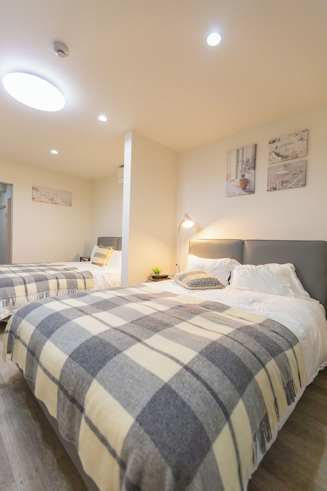 ファミリー ルーム バルコニー シティビュー 客室3 | b&岸里店