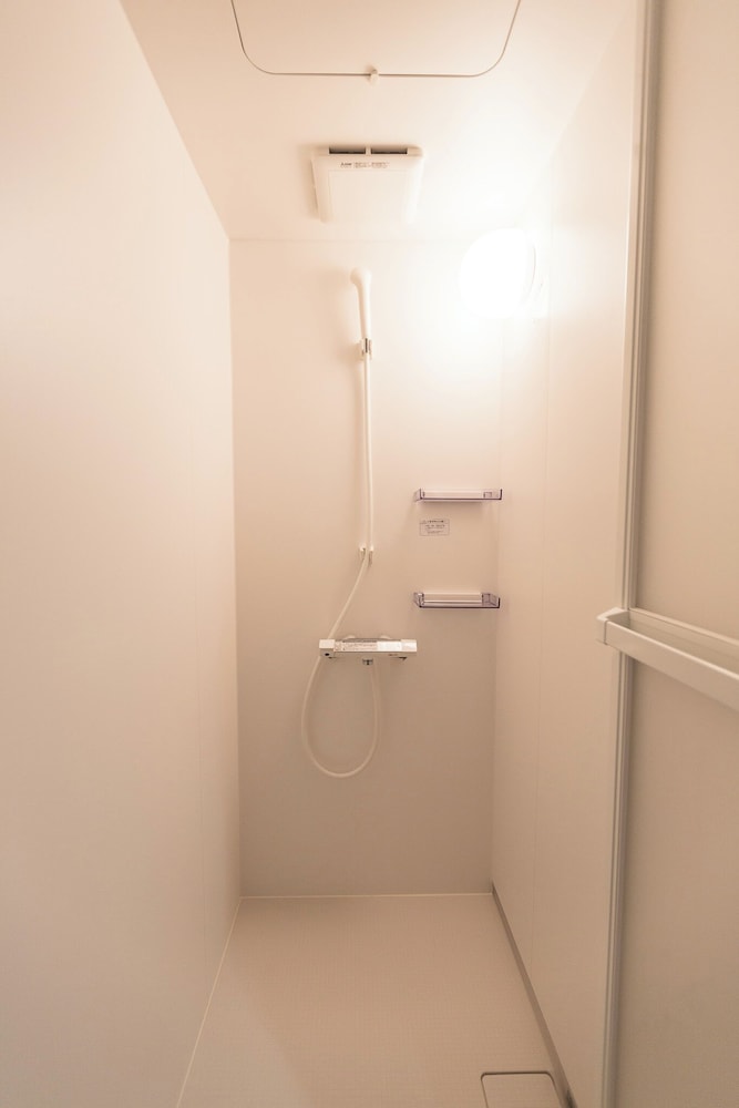 デラックス ルーム バルコニー シティビュー バスルーム1 | b&岸里店