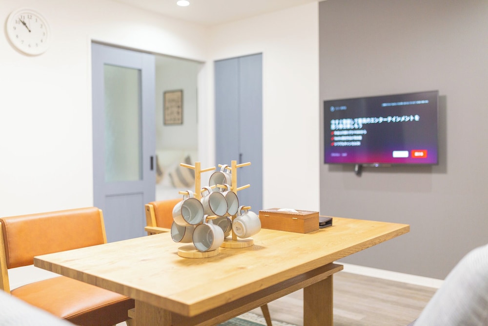 デラックス ルーム バルコニー シティビュー リビングルーム1 | b&岸里店