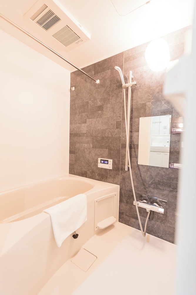 ファミリー ルーム バルコニー シティビュー バスルーム1 | b&岸里店