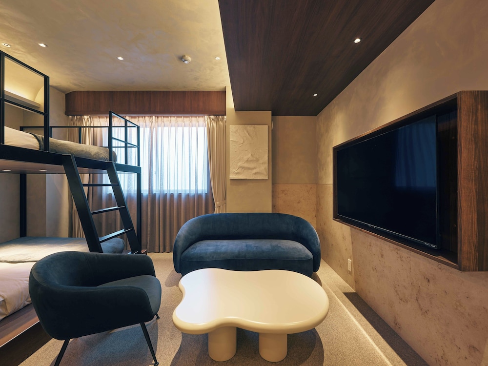 デラックス スタジオ リビング エリア1 | illi Noa Hamamatsucho