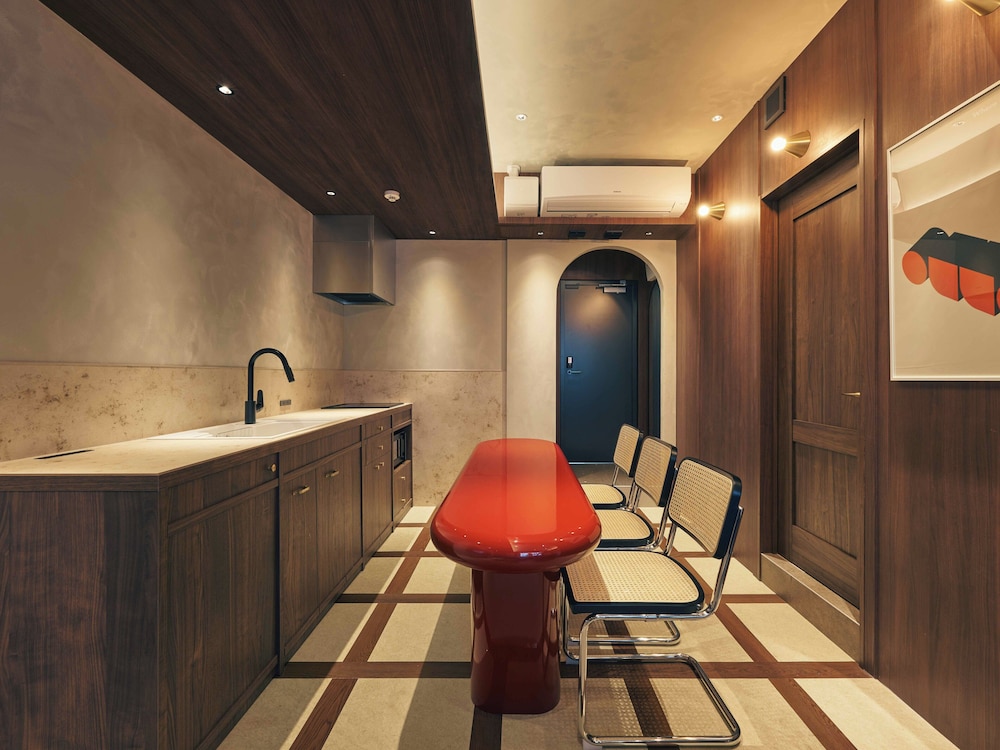 デラックス スタジオ 客室内のダイニングエリア0 | illi Noa Hamamatsucho