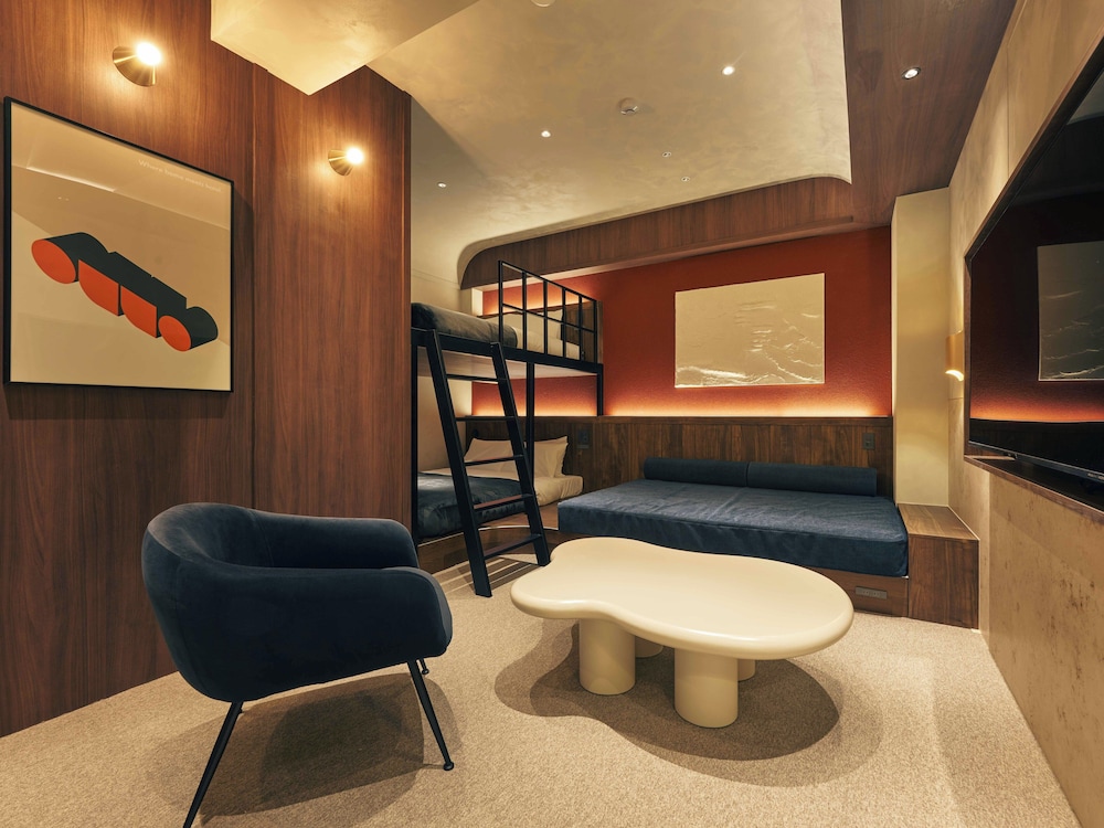 スーペリア スタジオスイート リビング エリア1 | illi Noa Hamamatsucho