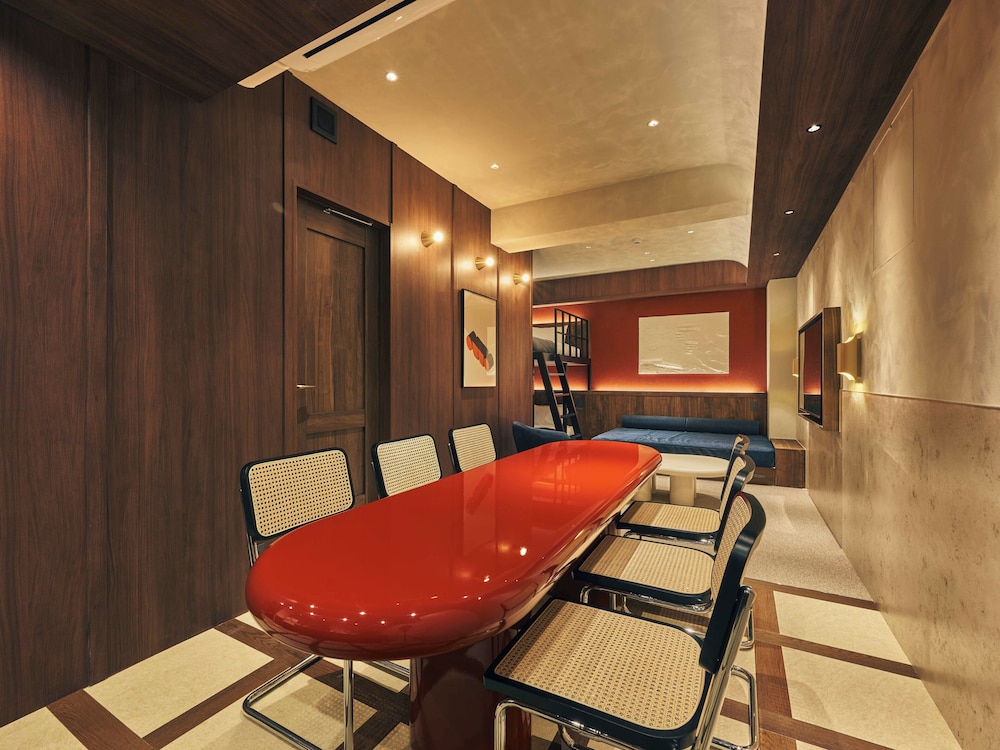 スーペリア スタジオスイート 客室内のダイニングエリア3 | illi Noa Hamamatsucho