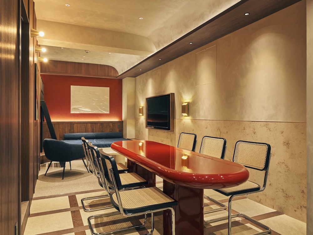 スーペリア スタジオスイート 客室内のダイニングエリア2 | illi Noa Hamamatsucho