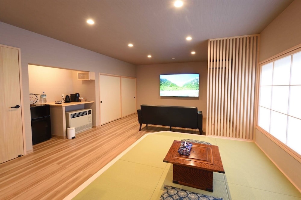 デラックス 4 人部屋 マウンテンビュー 客室3 | The,おこもりの宿 夢流し