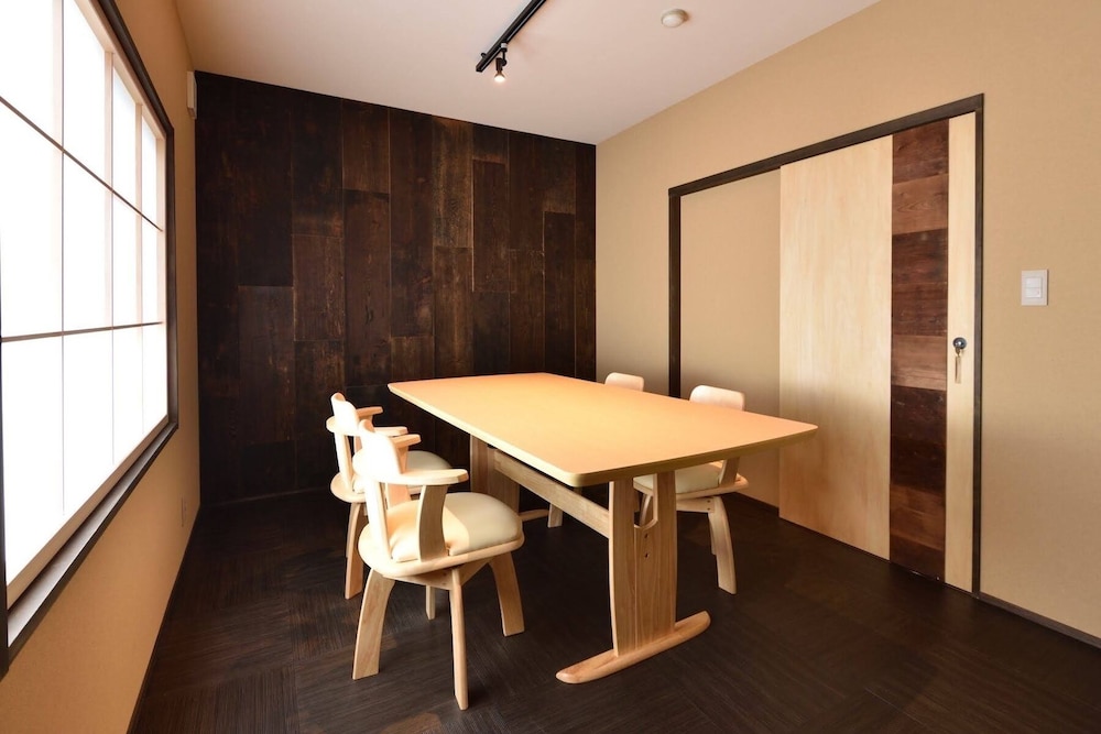 エグゼクティブ スイート マウンテンビュー 客室内のダイニングエリア0 | The,おこもりの宿 夢流し