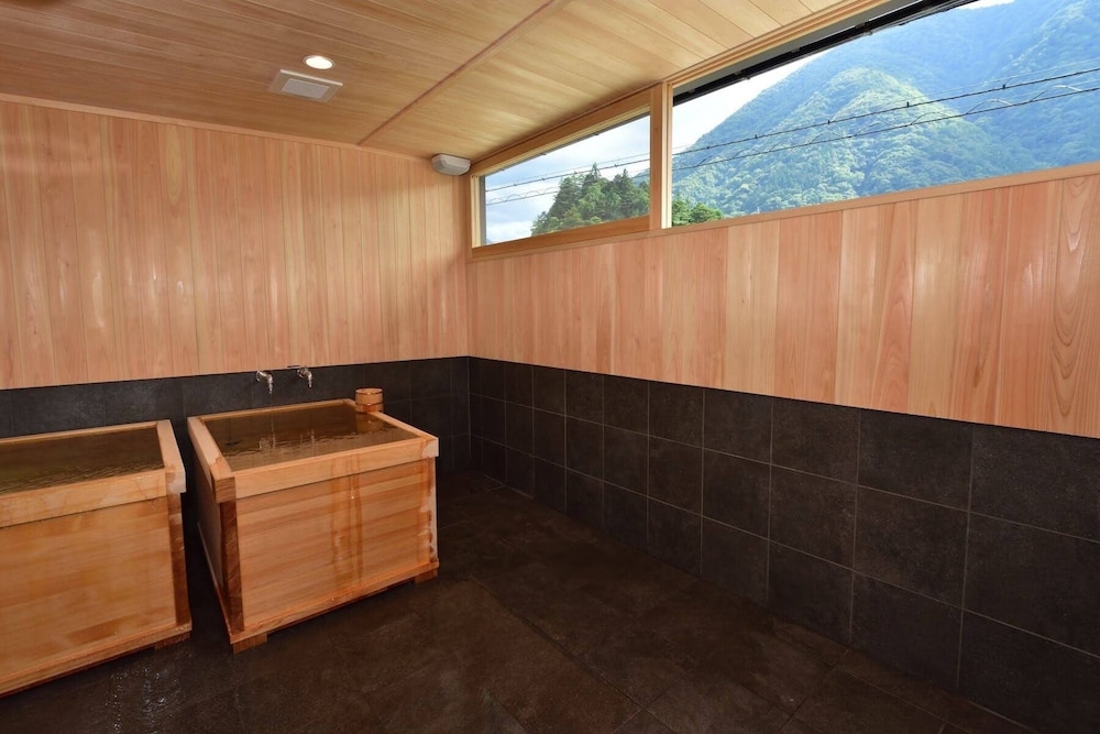 デラックス 4 人部屋 マウンテンビュー バスルーム0 | The,おこもりの宿 夢流し