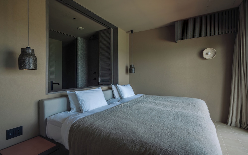 ジュニア ヴィラ 1 ベッドルーム プライベートプール オーシャンビュー 客室1 | アヤンナ宮古島