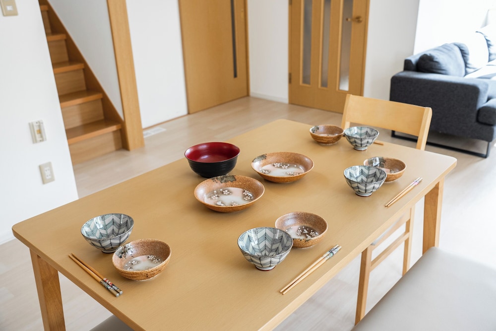 アパートメント 客室内のダイニングエリア7 | TOYA SERENITY STAY