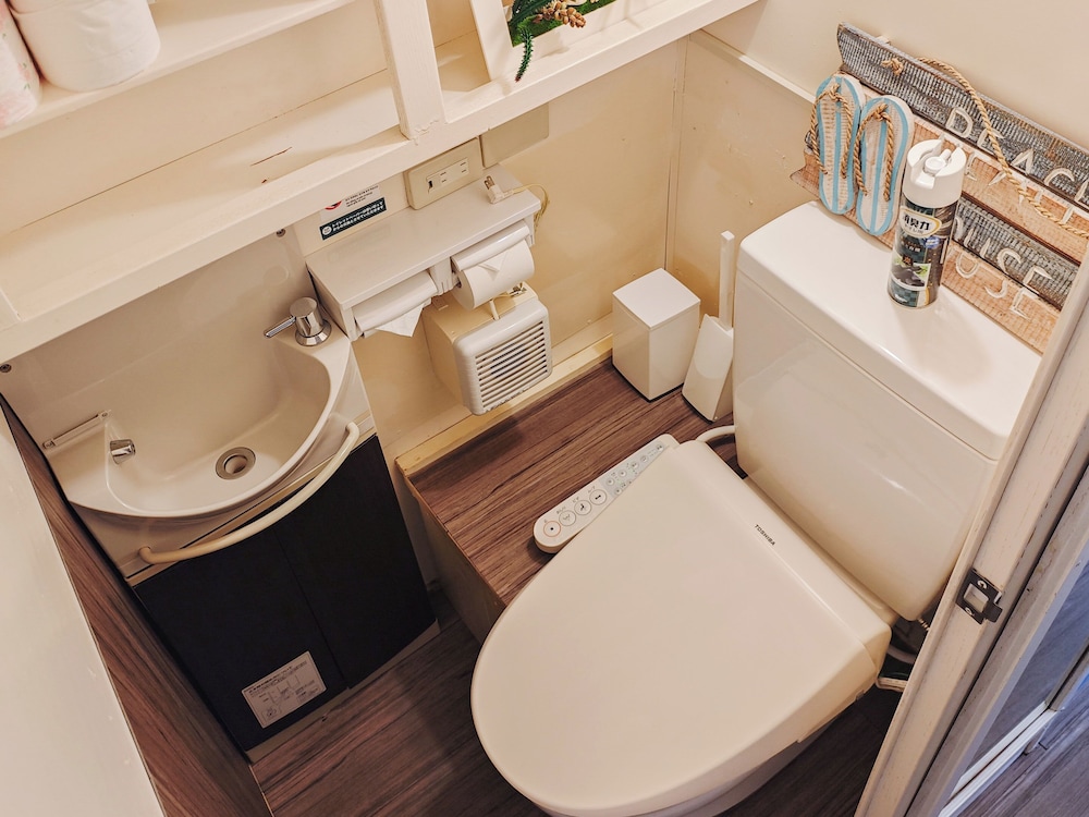 4 人部屋 バスルームの設備2 | AIR STREAM HOUSE 仲宗根