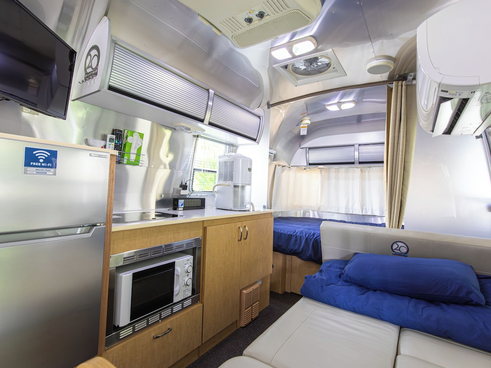 ルーム リビング エリア1 | AIR STREAM HOUSE 天底