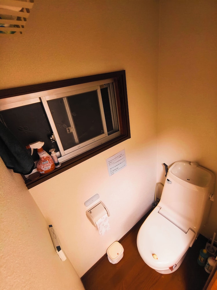 Economy Room, Non Smoking, For guests aged 18-55 only バスルームのシンク0 | 奈良清舎