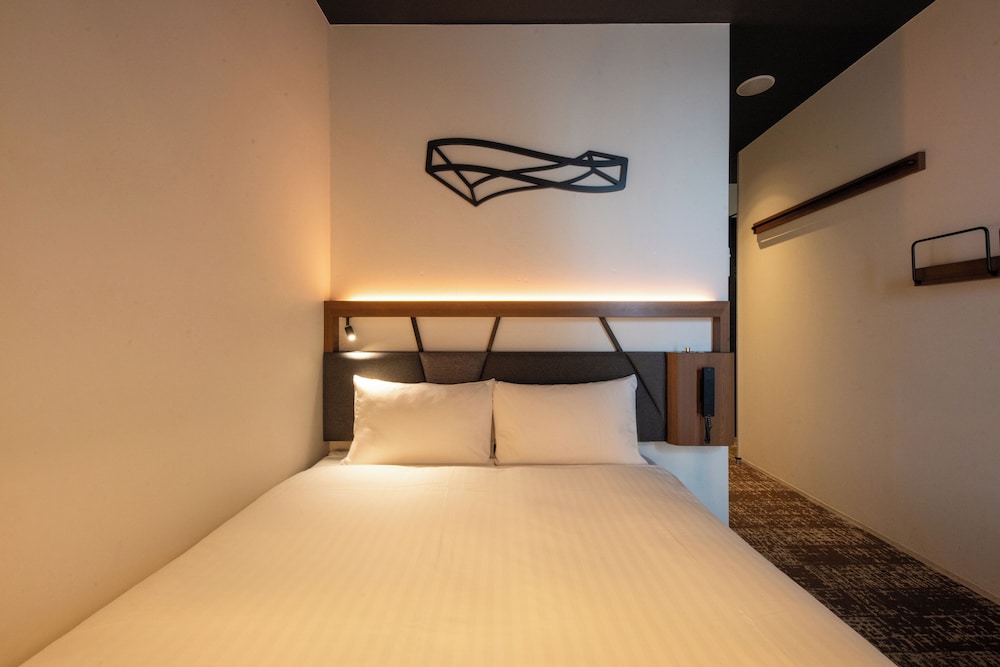 ダブルルーム 禁煙 客室2 | クインテッサホテル大阪梅田 Comic＆Books