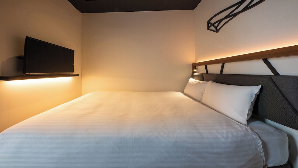 ダブルルーム 禁煙 客室1 | クインテッサホテル大阪梅田 Comic&Books