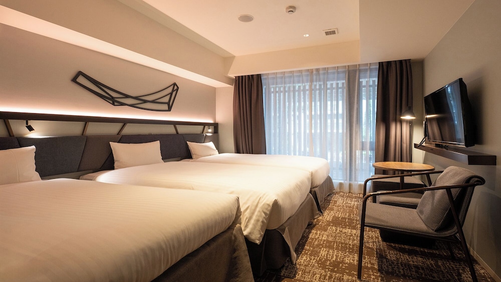 ユニバーサルルーム 禁煙 客室2 | クインテッサホテル大阪梅田 Comic&Books