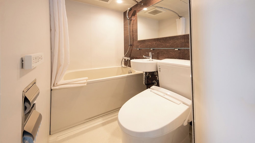 ダブルルーム 禁煙 バスルーム0 | クインテッサホテル大阪梅田 Comic&Books