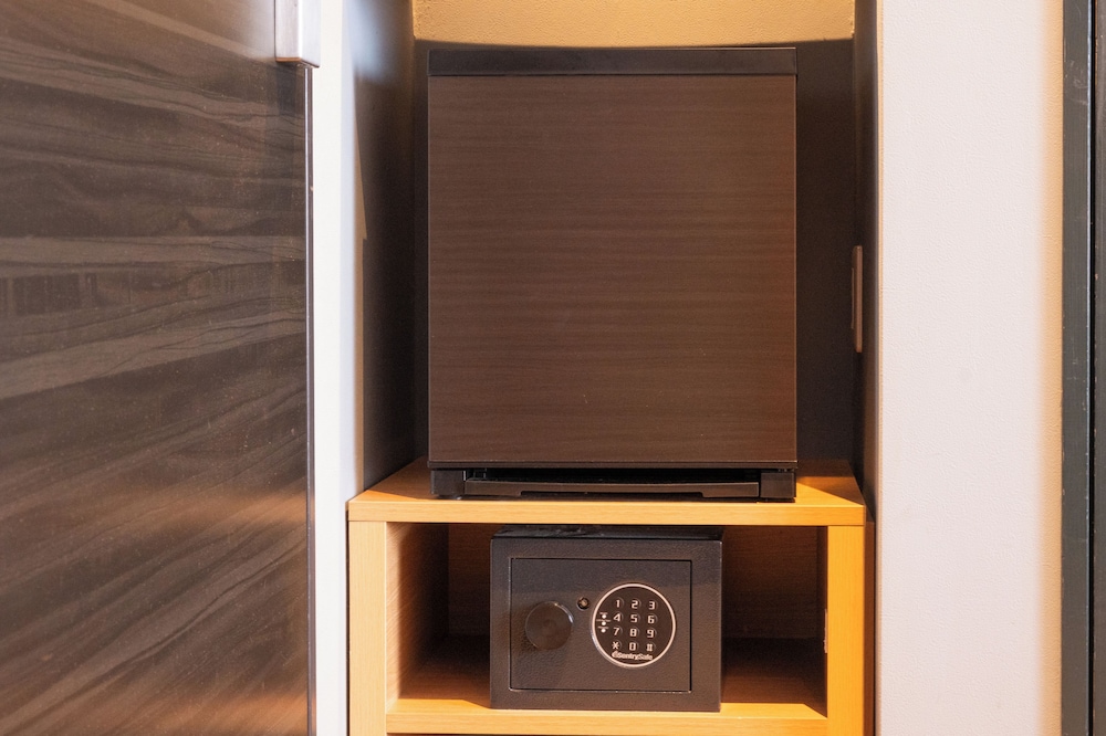 ダブルルーム 禁煙 客室の設備とサービス0 | クインテッサホテル大阪梅田 Comic＆Books