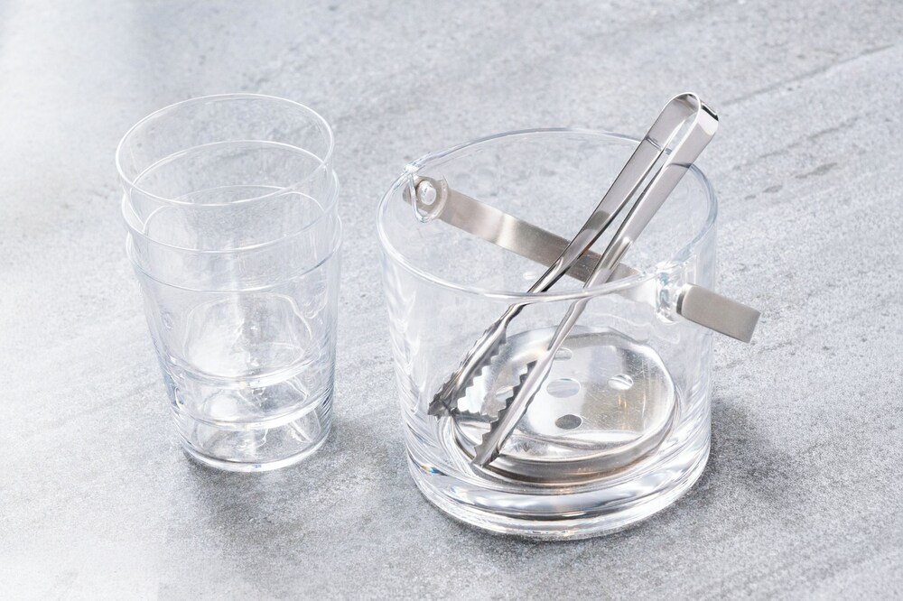 ダブルルーム 禁煙 客室の設備とサービス6 | クインテッサホテル大阪梅田 Comic＆Books