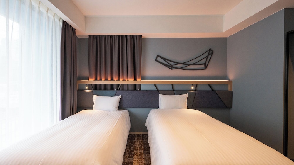 デラックス ツインルーム 禁煙 客室1 | クインテッサホテル大阪梅田 Comic&Books