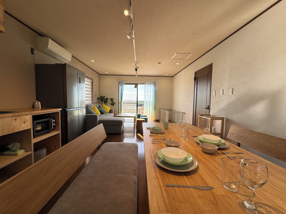 ファミリー ヴィラ パティオ オーシャンビュー 客室内のダイニングエリア0 | Aoniwa -碧庭- AWAJI