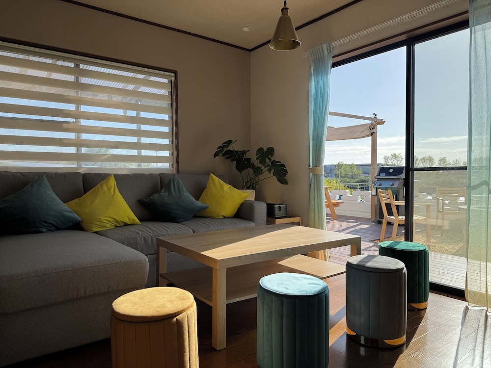 ファミリー ヴィラ パティオ オーシャンビュー リビング エリア0 | Aoniwa -碧庭- AWAJI