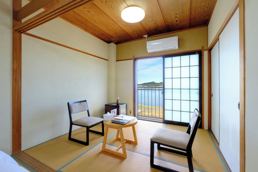 コンフォート ツインルーム パーシャルレイクビュー 客室1 | はわい温泉　鹿鳴館