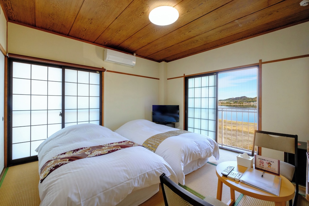 エコノミー ツインルーム 禁煙 | はわい温泉　鹿鳴館