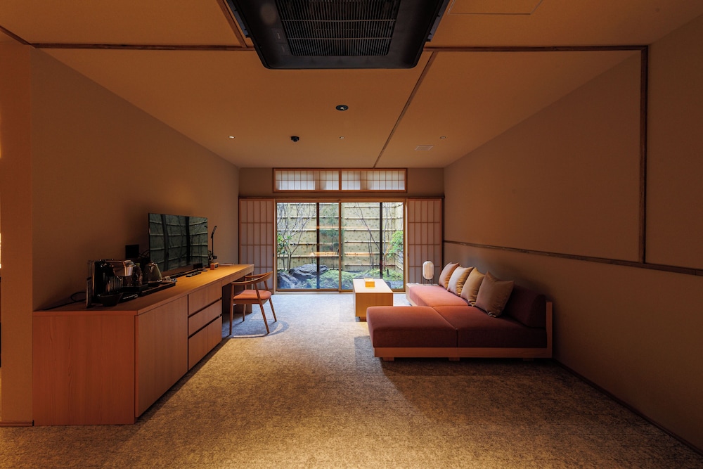 ジュニア ツインルーム コートヤードビュー 客室1 | 奈良春日鹿のや