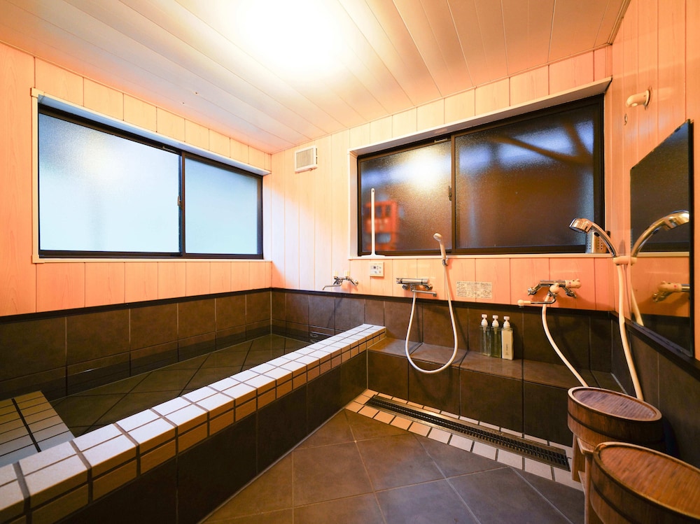 スタンダード ダブルまたはツインルーム マウンテンビュー バスルーム1 | 真秀ろば