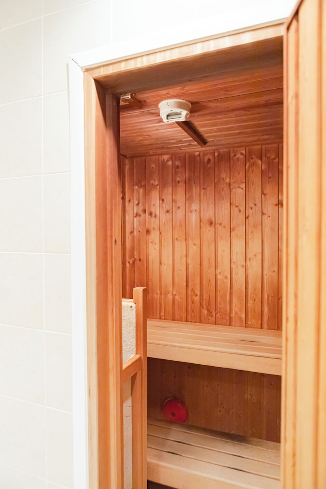 クイーンルーム サウナ付 (ホワイトブリーズ) 禁煙 客室2 | ホテル リマ ショコラ