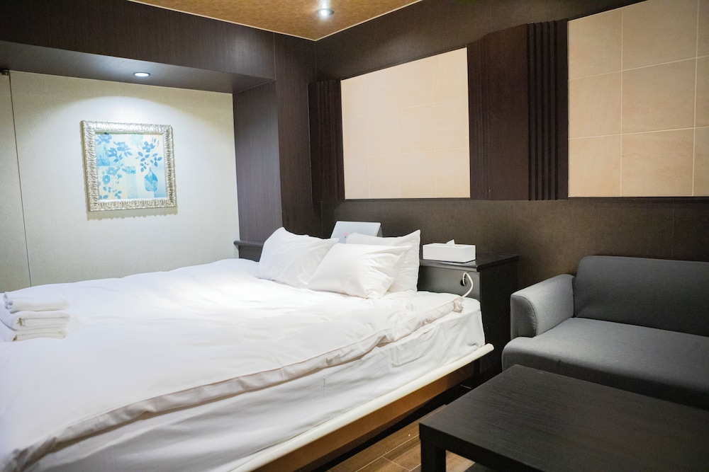 クイーンルーム (モダンミューズ) 禁煙 客室7 | ホテル リマ ショコラ