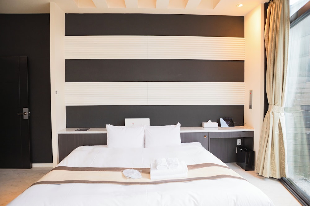 クイーンルーム サウナ&テラス付 (アーバンテラス) 禁煙 客室2 | ホテル リマ ショコラ