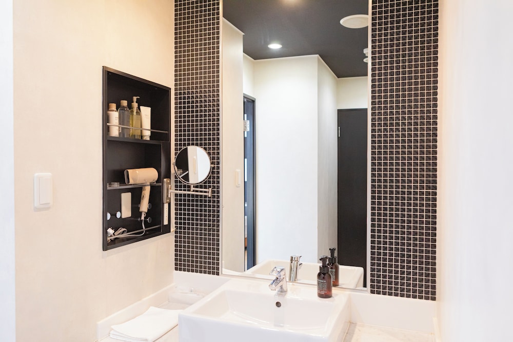 クイーンルーム サウナ&テラス付 (アーバンテラス) 禁煙 バスルーム0 | ホテル リマ ショコラ