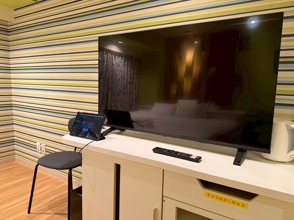 クイーンルーム (カラーブルーム) 禁煙 客室1 | ホテル リマ ショコラ