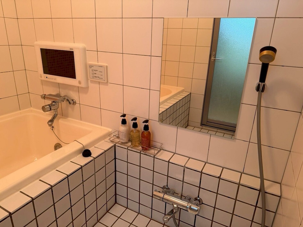 クイーンルーム (カラーブルーム) 禁煙 バスルーム0 | ホテル リマ ショコラ