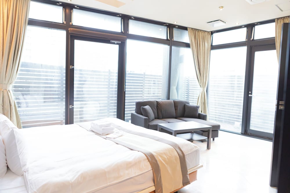 クイーンルーム サウナ&テラス付 (アーバンテラス) 禁煙 客室1 | ホテル リマ ショコラ