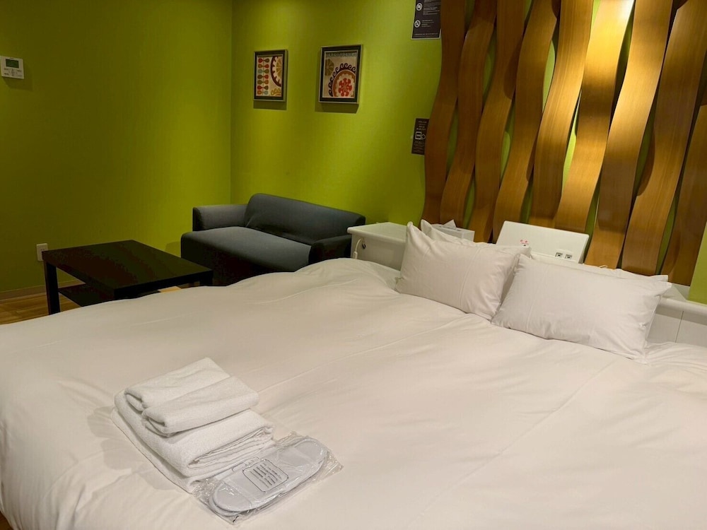 クイーンルーム (カラーブルーム) 禁煙 客室0 | ホテル リマ ショコラ