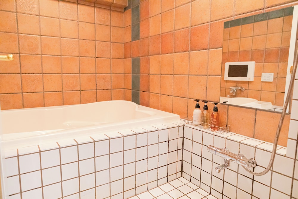 キングルーム (クリムゾンオペラ) 禁煙 バスルーム1 | ホテル リマ ショコラ