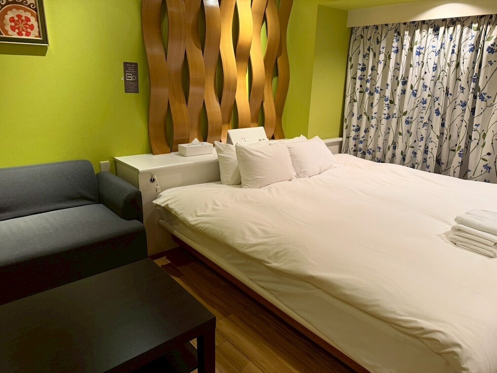 クイーンルーム (カラーブルーム) 禁煙 | ホテル リマ ショコラ