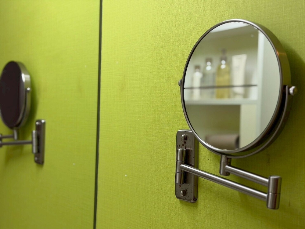 クイーンルーム (カラーブルーム) 禁煙 客室の設備とサービス3 | ホテル リマ ショコラ