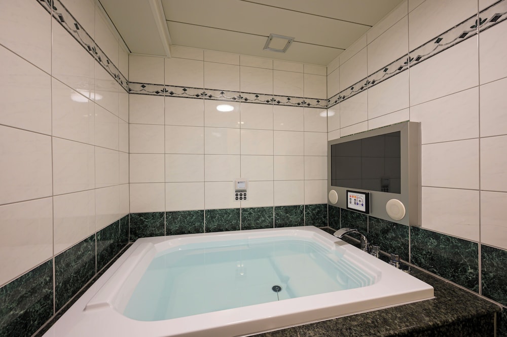 エコノミー ダブルルーム 禁煙 バスルーム0 | BE FREE HOTELS甲府