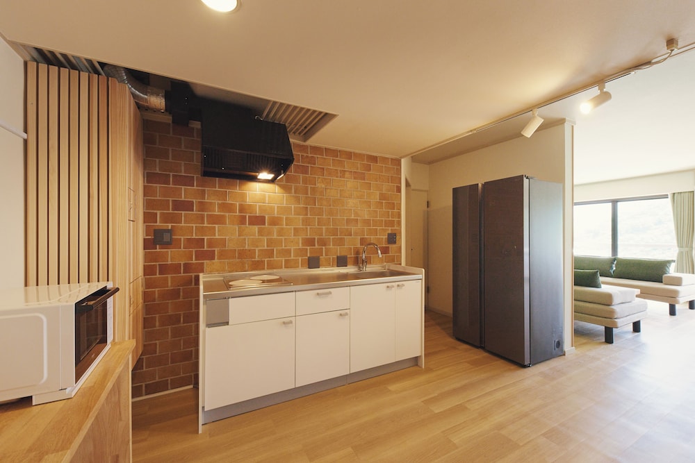 デラックス ルーム バルコニー マウンテンビュー 専用キッチン1 | フォートリート箱根仙石原