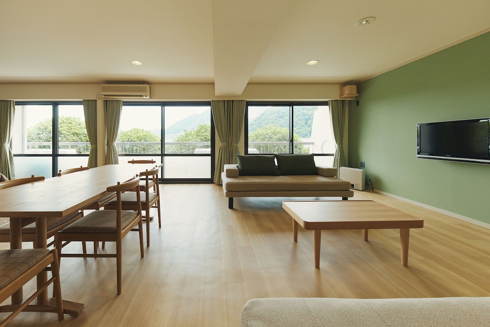 デラックス ルーム バルコニー マウンテンビュー 客室4 | フォートリート箱根仙石原