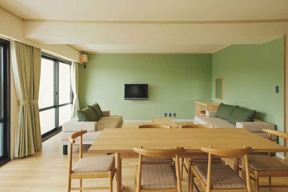 デラックス ルーム バルコニー マウンテンビュー 客室2 | フォートリート箱根仙石原